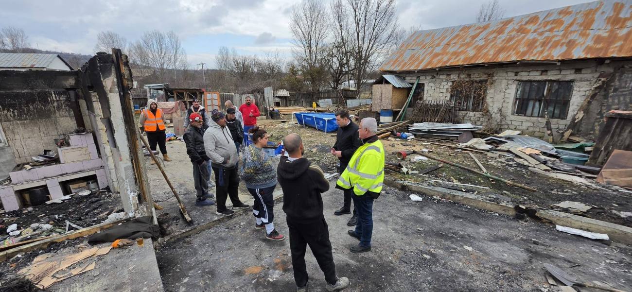 You are currently viewing Apel la solidaritate la Gura Ocniței. Primarul anunță sprijin pentru familiile afectate de incendiu