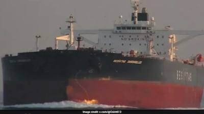 You are currently viewing Un petrolier operat de Turcia, care transporta petrol rusesc, a fost lovit de o dronă navală în Marea Neagră