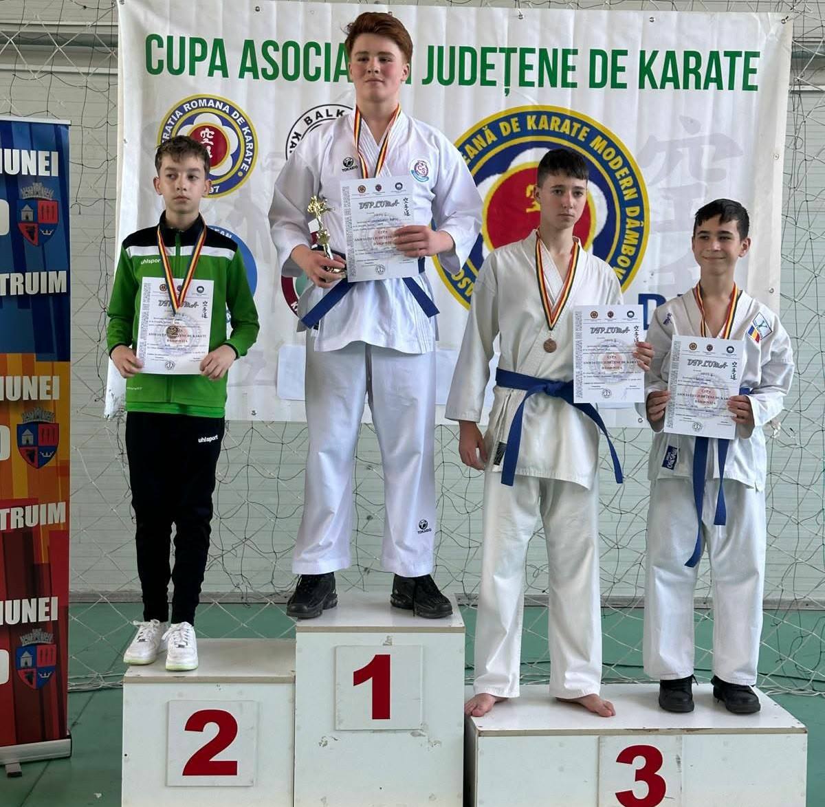 You are currently viewing Sportivii de la CS Târgoviște, pe podium la Cupa Asociației Județene de Karate Dâmbovița! Doi dintre karateka au terminat pe primul loc