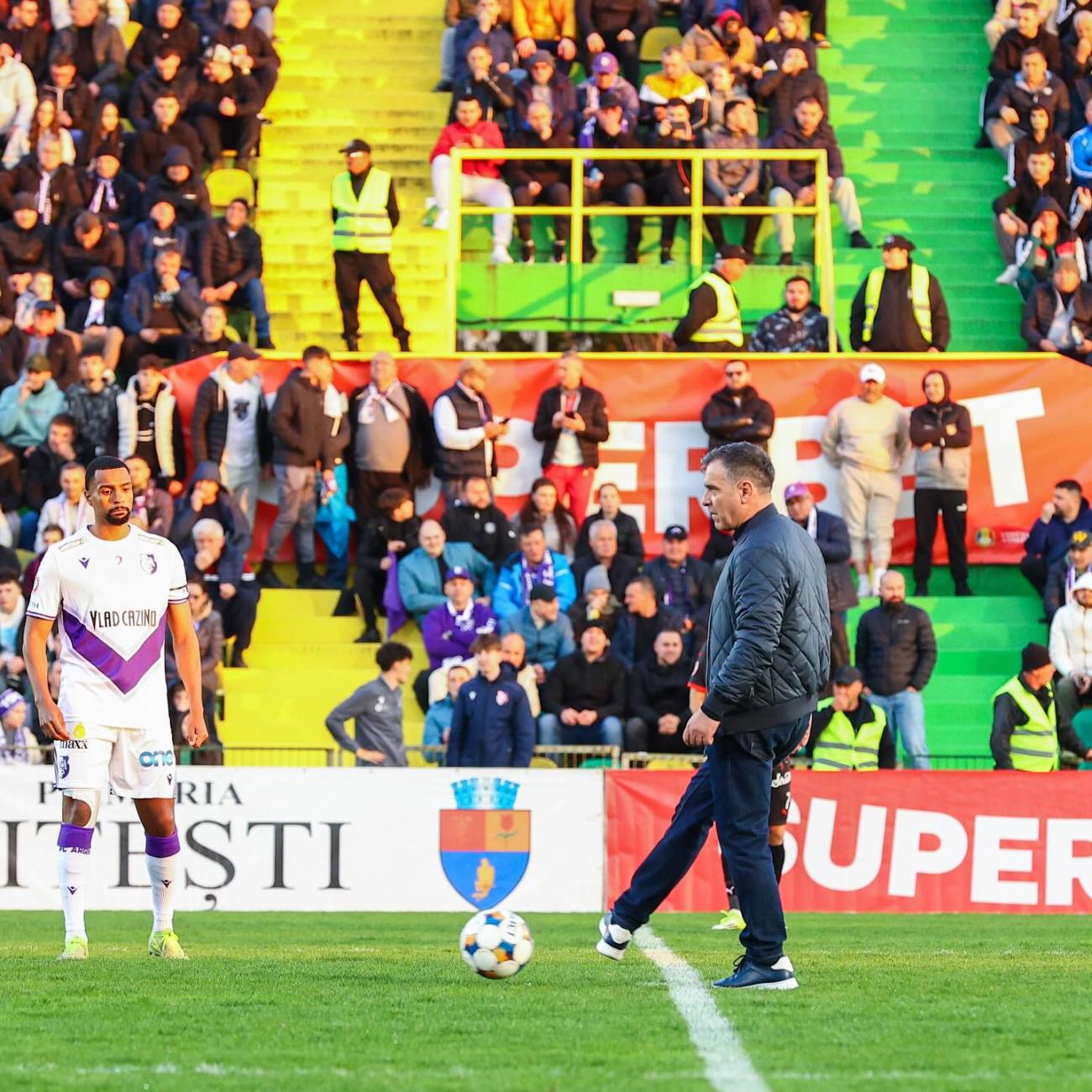 You are currently viewing Lovitura de start a meciului FC Argeș – Dinamo București a fost dată de dâmbovițeanul Cristian Bălașa, fost căpitan al echipei piteștene