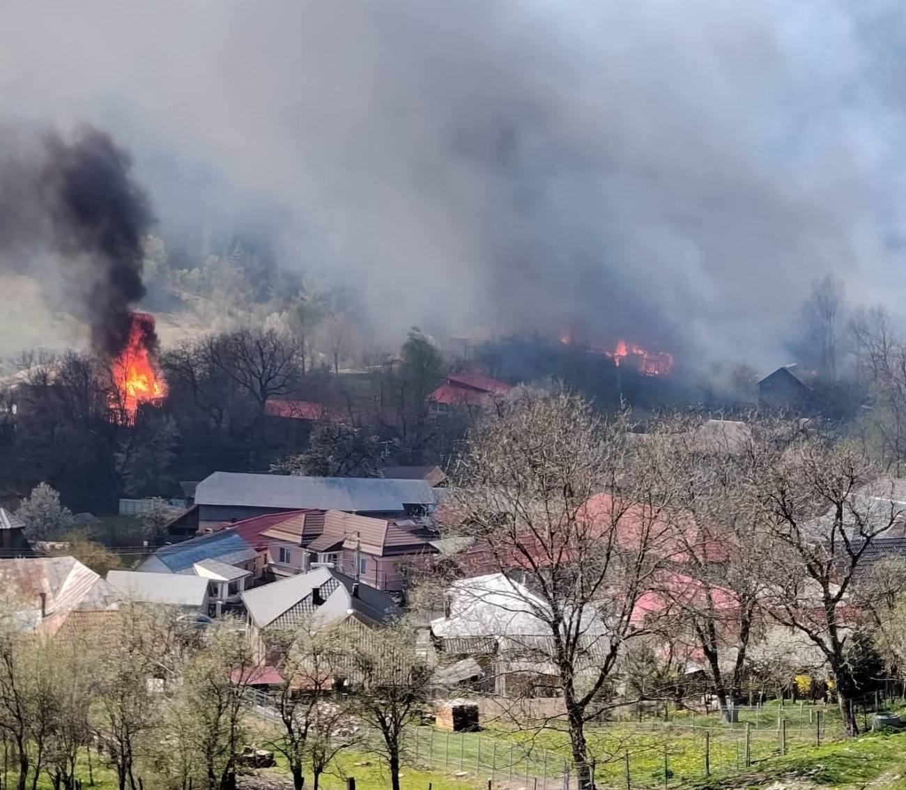 You are currently viewing Incendiu de propoziții, care a cuprins 14 case, în Soveja, județul Vrancea