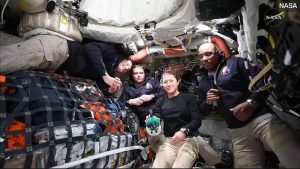 Read more about the article Membrii echipajului Artemis II au transmis primul mesaj din spațiu