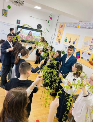 Read more about the article ACTIVITATE EDUCAȚIONALĂ DEDICATĂ SĂRBĂTORII FLORIILOR LA TÂRGOVIȘTE