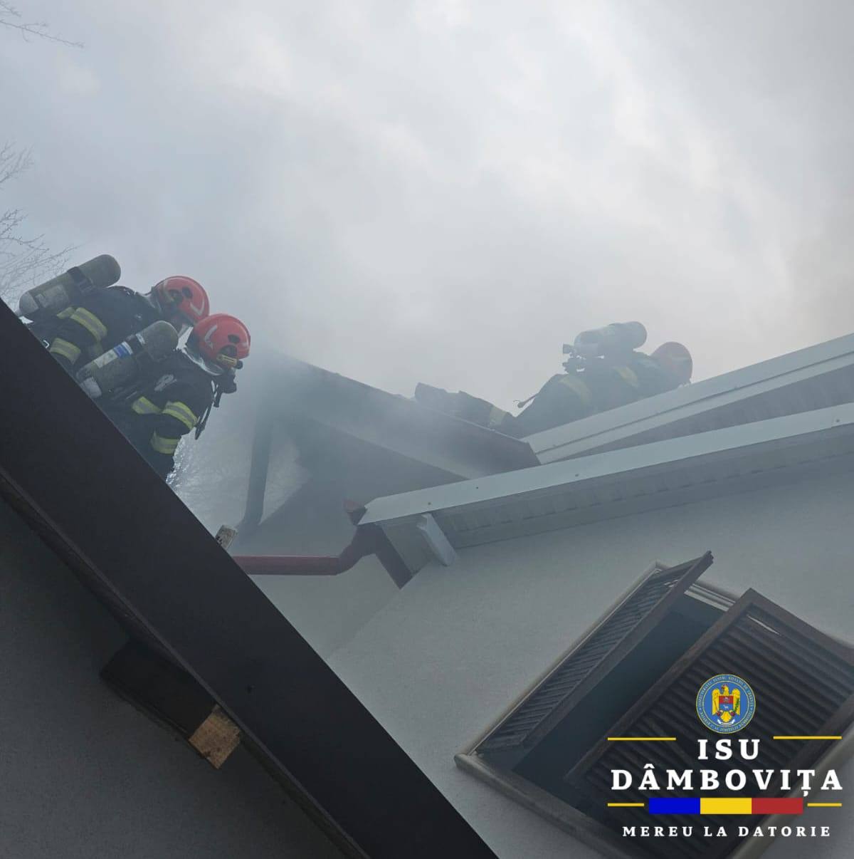 You are currently viewing VIDEO: Incendiu la o locuință în comuna Răzvad, sat Valea Voievozilor! 