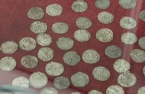 Read more about the article TÂRGOVIȘTE: Expoziție de monede emise în timpul domnitorului Mircea cel Bătrân