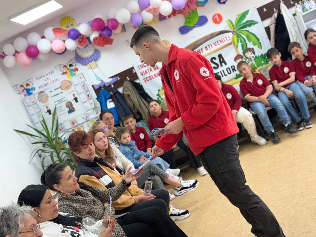 You are currently viewing Crucea Roșie Dâmbovița derulează o campanie de informare privind vaccinarea, în mai multe localități din județ