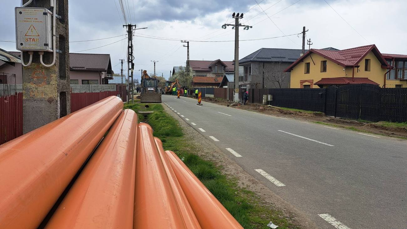 You are currently viewing Au început lucrările pe strada Nucetului din Gura Șuții. Modernizare completă pe tronsonul dintre primărie și ieșirea spre Nucet