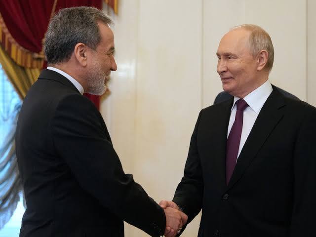 You are currently viewing Ministrul de externe al Iranului s-a întâlnit cu Putin în Rusia