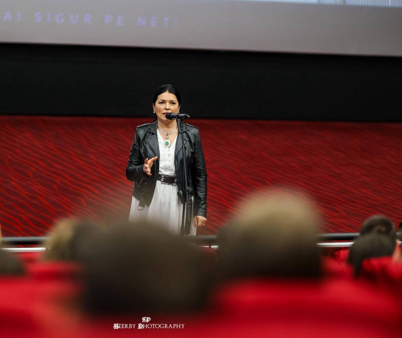 You are currently viewing Cadru didactic dâmbovițean: comunicarea rămâne cheia în relația cu adolescenții