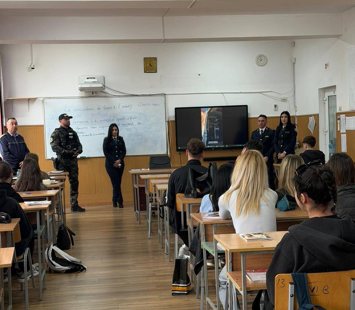 You are currently viewing Echipa Penitenciarului Mărgineni, în dialog cu elevii din Dâmbovița despre cariera în sistem