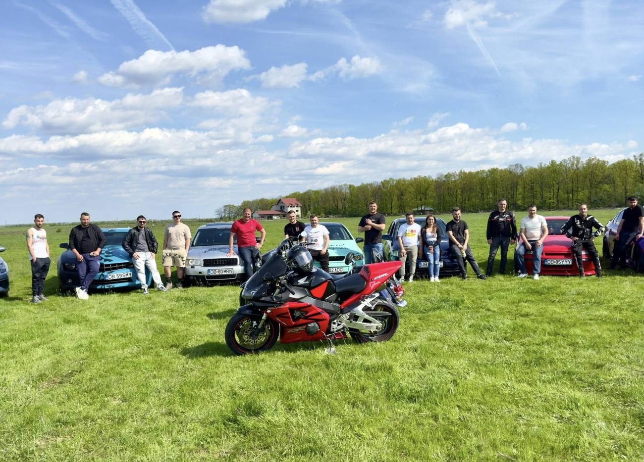 You are currently viewing Motoare, mașini retro și vehicule personalizate, în expoziție la Produlești