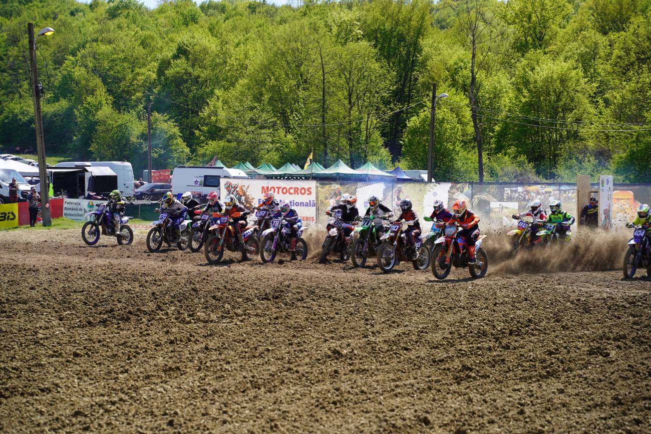 You are currently viewing Spectacol pe două roți la Moreni. Peste 150 de sportivi, prezenți la etapa a II-a a Campionatului Național de Motocros
