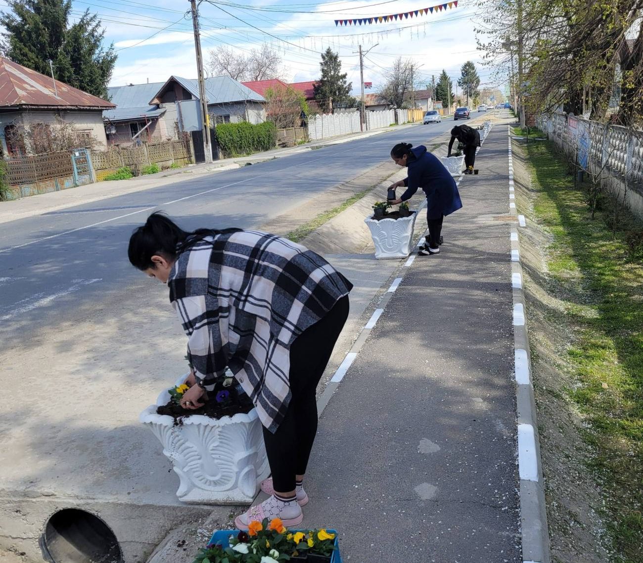 You are currently viewing Activități de primăvară la Odobești, plantări de arbori, curățenie și lucrări de întreținere în mai multe zone