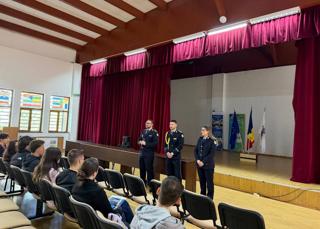 You are currently viewing Elevii din Titu, față în față cu profesia de polițist de penitenciare. Dialog deschis cu reprezentanții Penitenciarului Găești