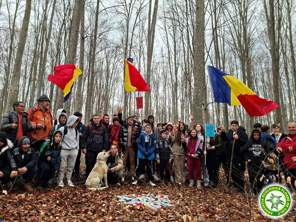 You are currently viewing Elevii din Ulmi, experiențe de neuitat, pe cărări de munte, în „Săptămâna Verde”