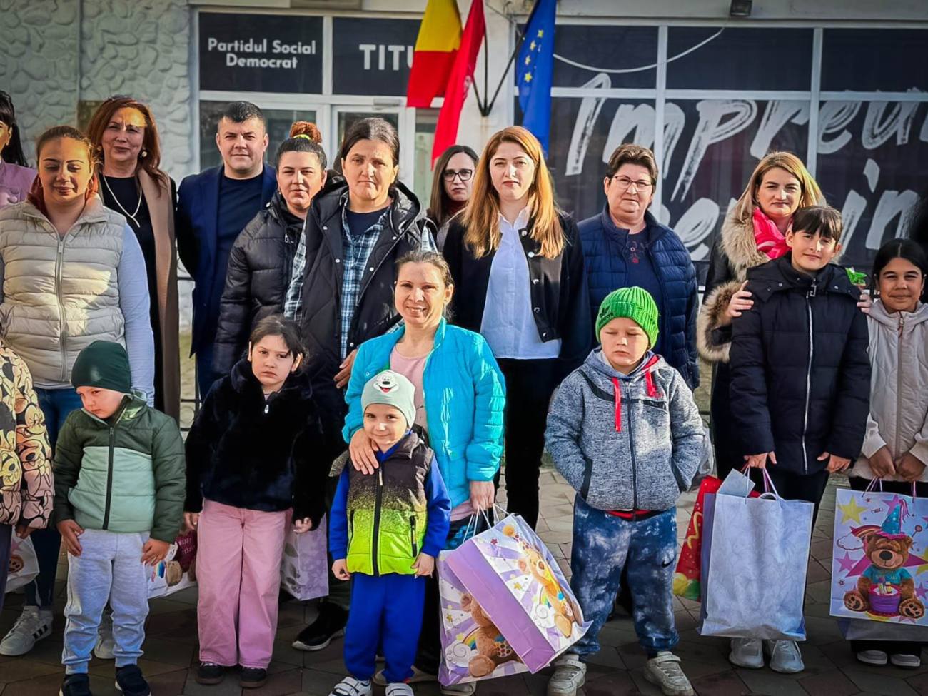 You are currently viewing Sprijin pentru copiii din Titu, în Săptămâna Patimilor. Acțiune derulată de OFSD, alături de primarul Laurențiu Costache