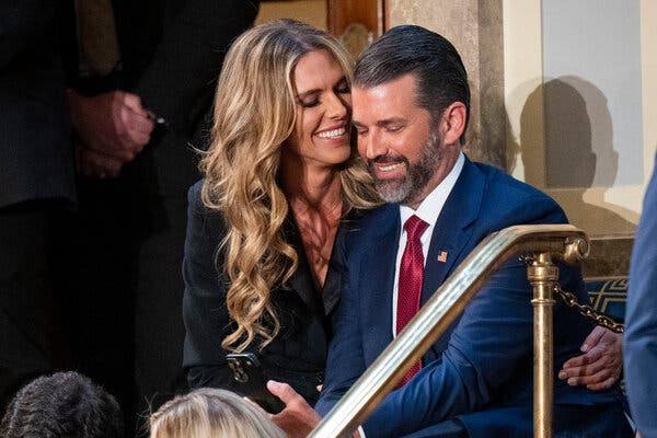 You are currently viewing Donald Trump Jr. și Bettina Anderson s-au căsătorit în Bahamas