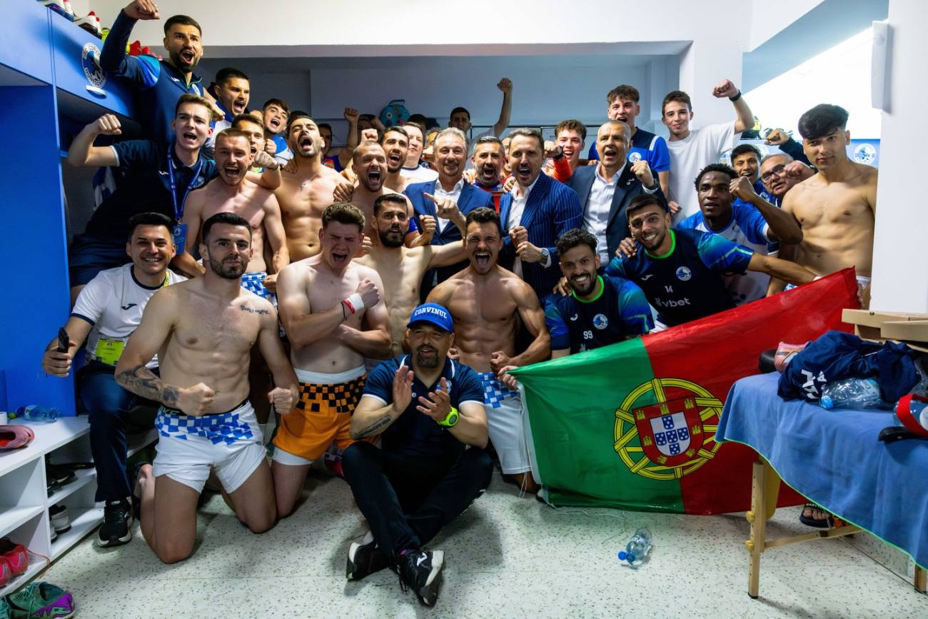 You are currently viewing Hunedoara renaște fotbalistic! Corvinul revine în prima liga după 34 de ani și scrie din nou istorie