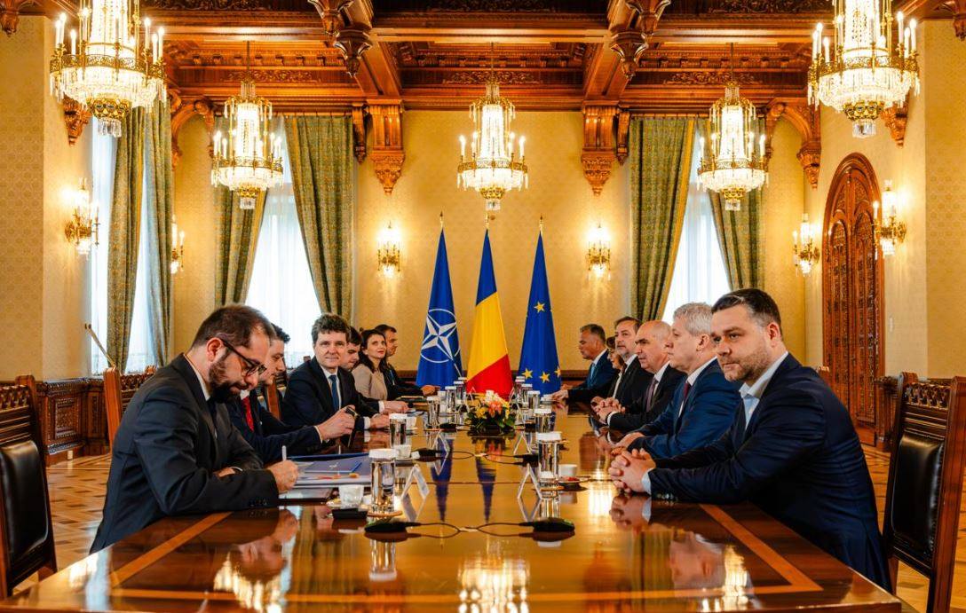 You are currently viewing Vezi ce au declarat liderii partidelor la ieșirea de la consultările cu Nicușor Dan