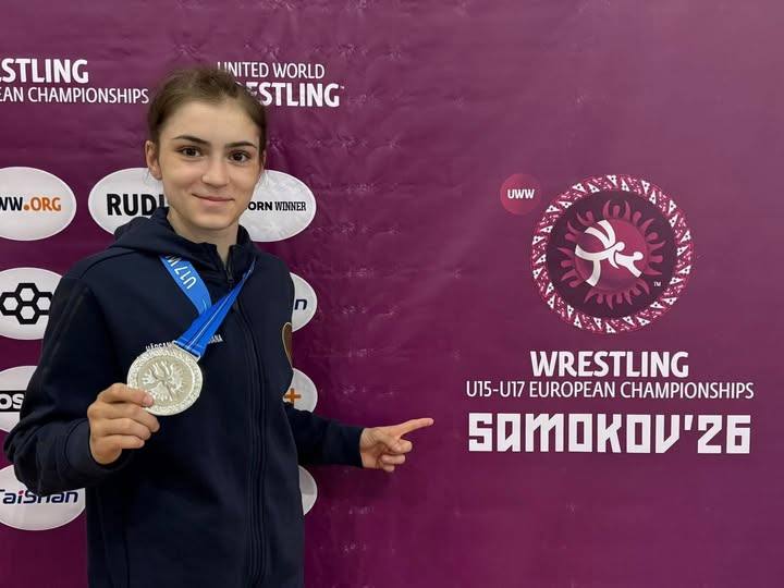 You are currently viewing Pe podium în Bulgaria! Georgiana Hârșan, medaliată cu argint la Campionatul European de lupte u17