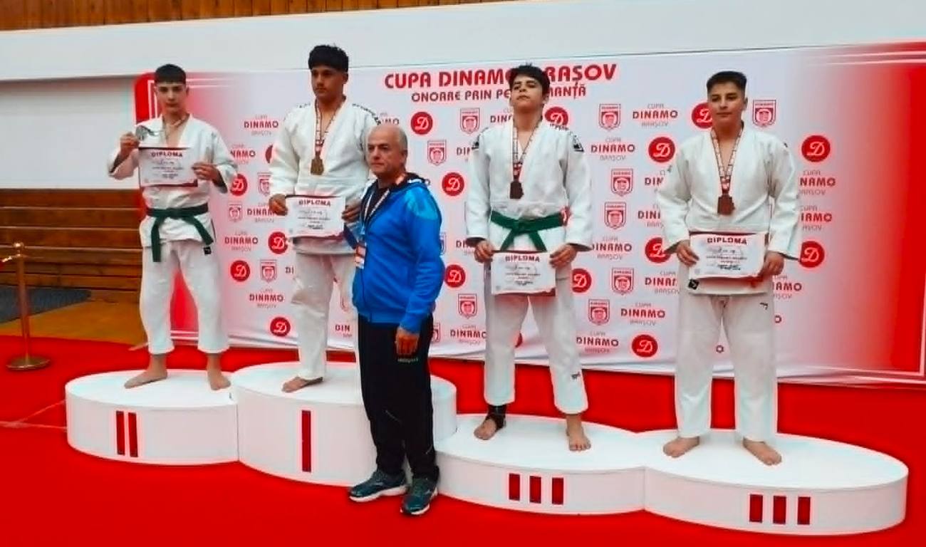 You are currently viewing Dublu succes pe tatami! Judocanii de la CS Târgoviște, remarcabili la turneul internațional „Cupa Râmnicului” și la prima ediție a Cupei Dinamo