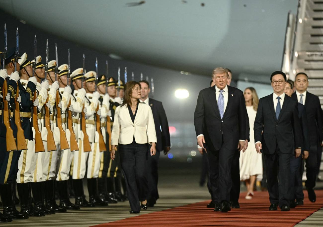 You are currently viewing Trump a ajuns în China pentru a se întâlni cu Xi Jinping