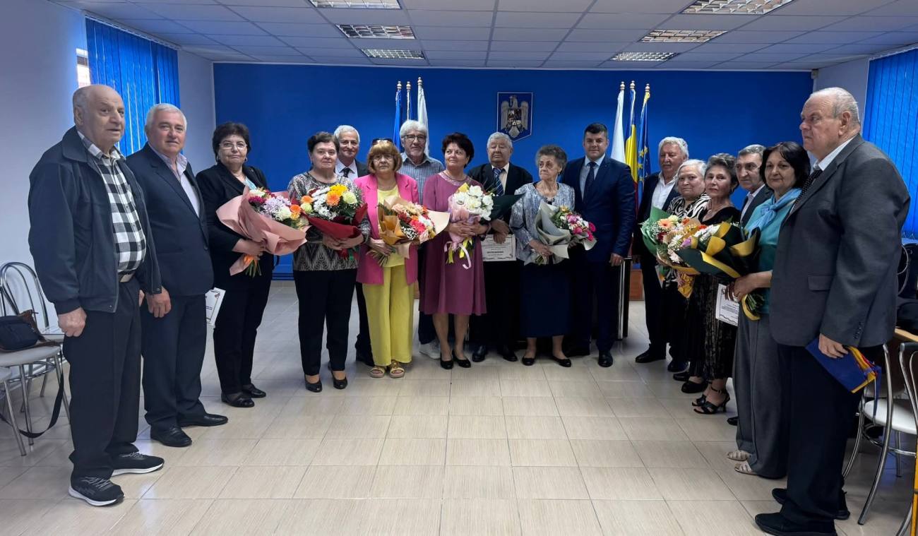 You are currently viewing Primarul din Titu a felicitat cuplurile longevive, de Ziua Familiei
