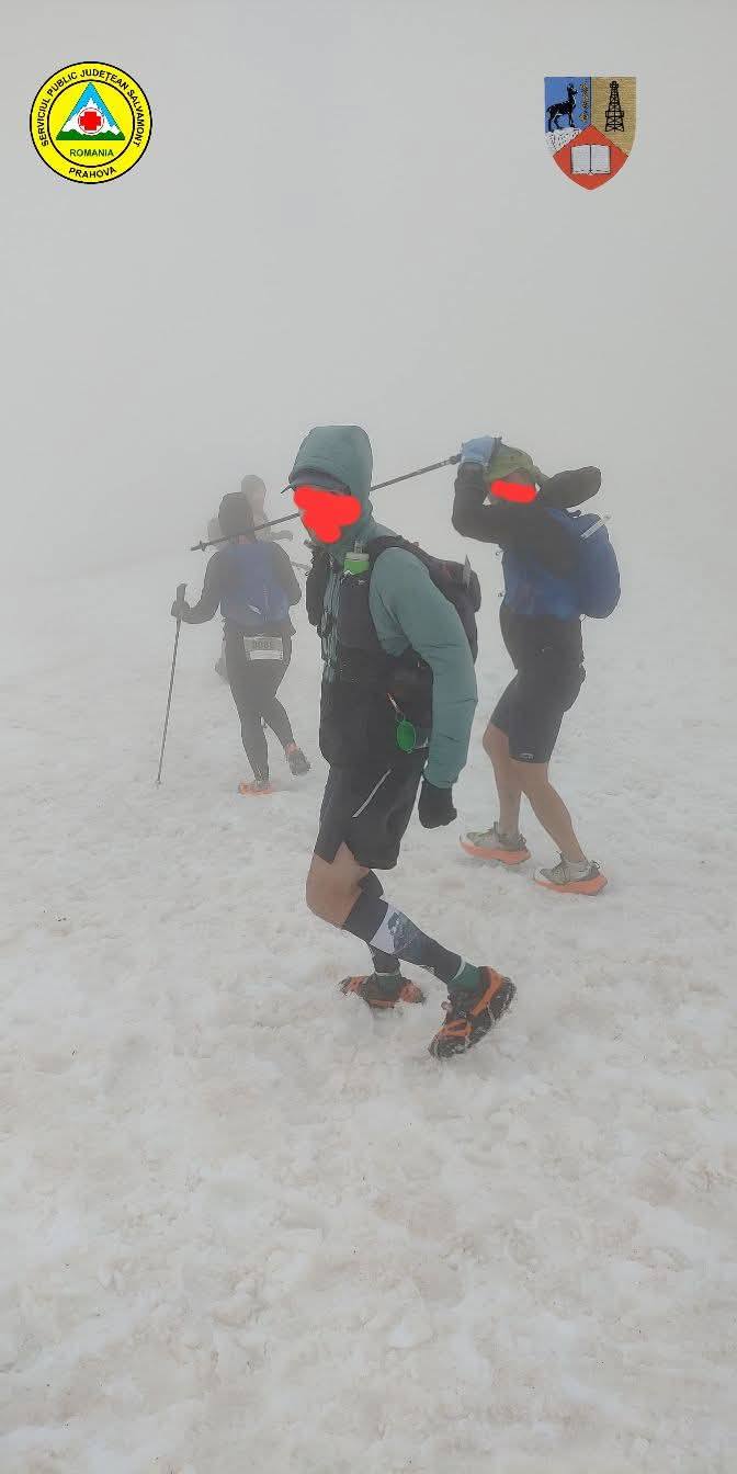 You are currently viewing Intervenții dramatice în Bucegi, la competiția „Transylvania 100”. Salvamontiștii din Dâmbovița, mobilizați în condiții extreme