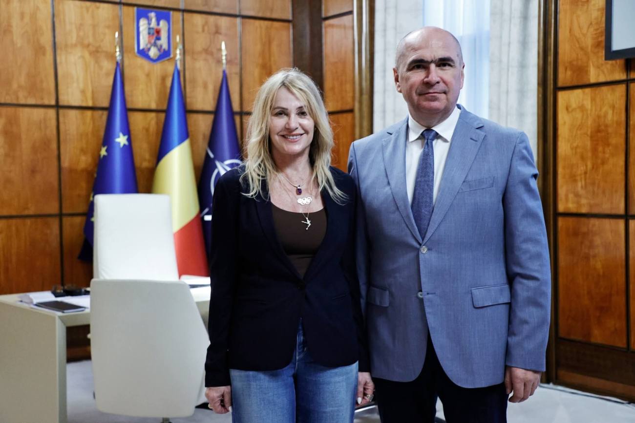 You are currently viewing Nadia Comăneci, întâlnire cu premierul Ilie Bolojan și alți oficiali, la Palatul Victoria