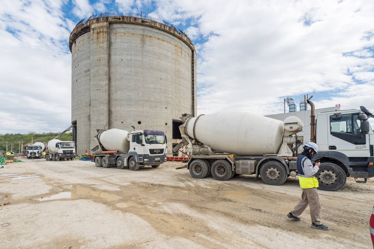 You are currently viewing Nuclearelectrica realizează prima turnare continuă de beton pentru structurile permanente ale Proiectului Retehnologizarii Unității 1 CNE Cernavoda