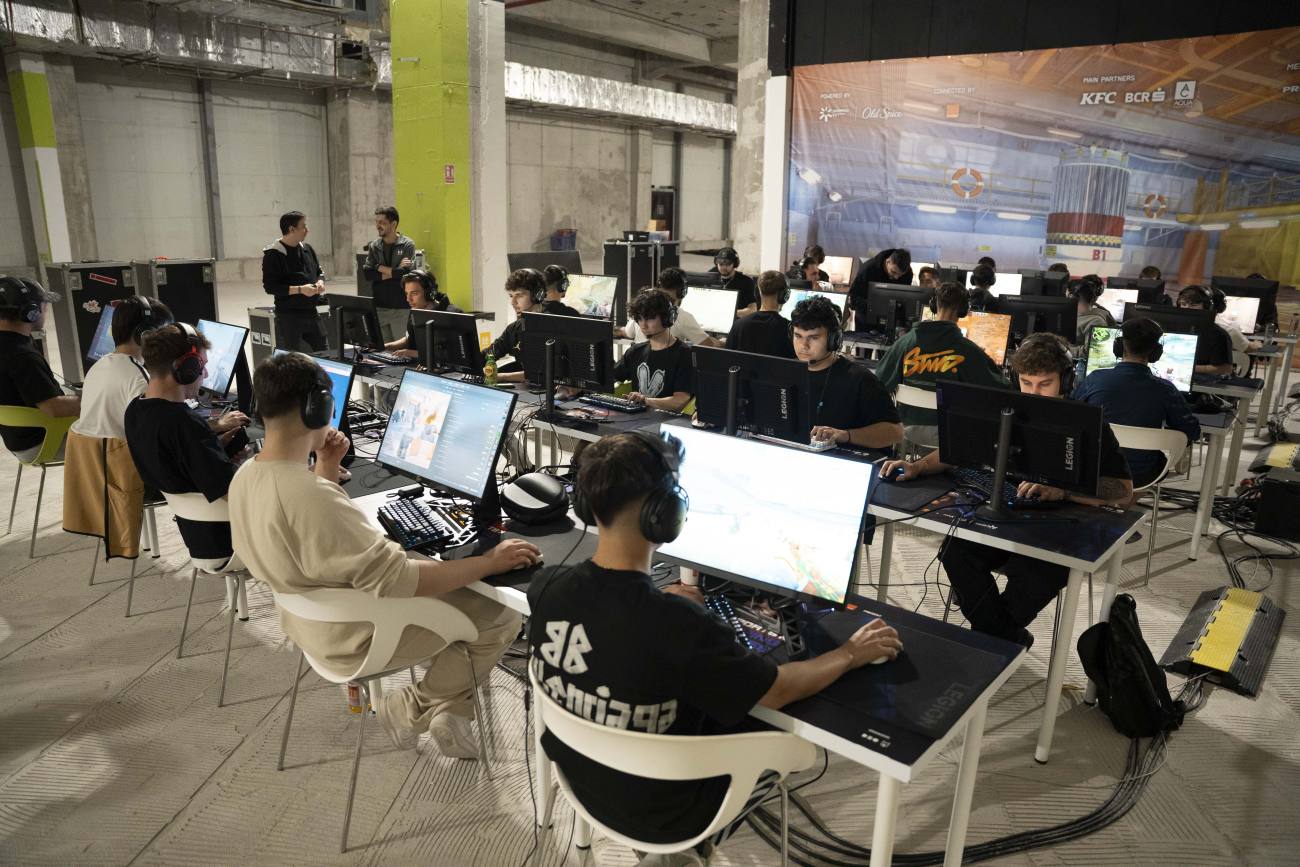 You are currently viewing Shopping City Ploiești a găzduit cea de-a patra ediție a competiției Esports Kings, reunind sute de jucători de Counter-Strike 2 și Brawl Stars