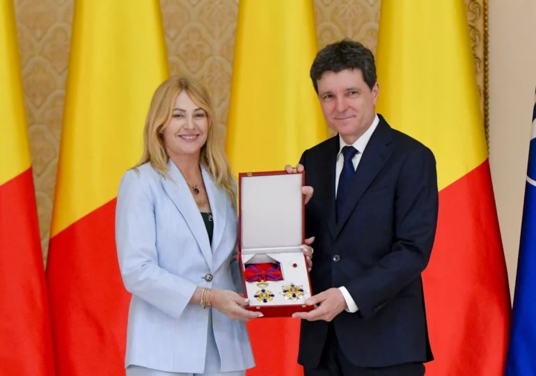 You are currently viewing Nadia Comăneci, decorată de președintele României
