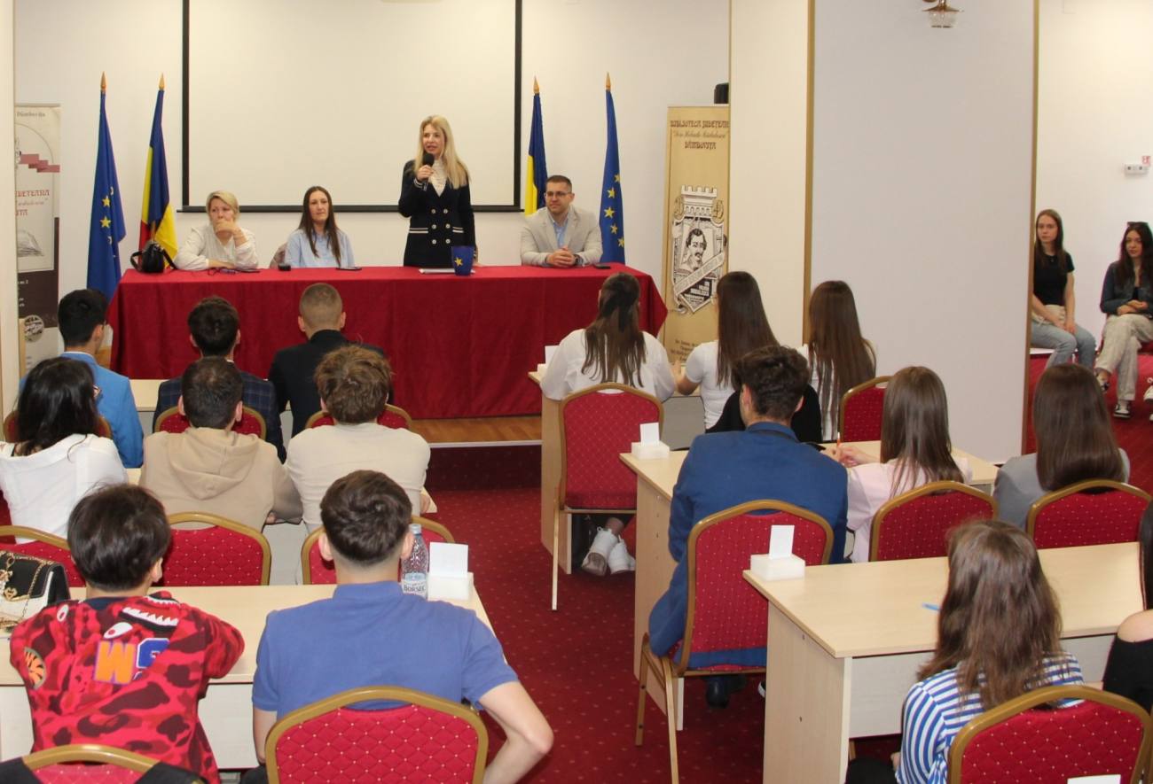 You are currently viewing Elevii târgovișteni au celebrat Ziua Europei prin cunoaștere. Rezultatele concursului „EU și UE – cetățenie europeană activă”