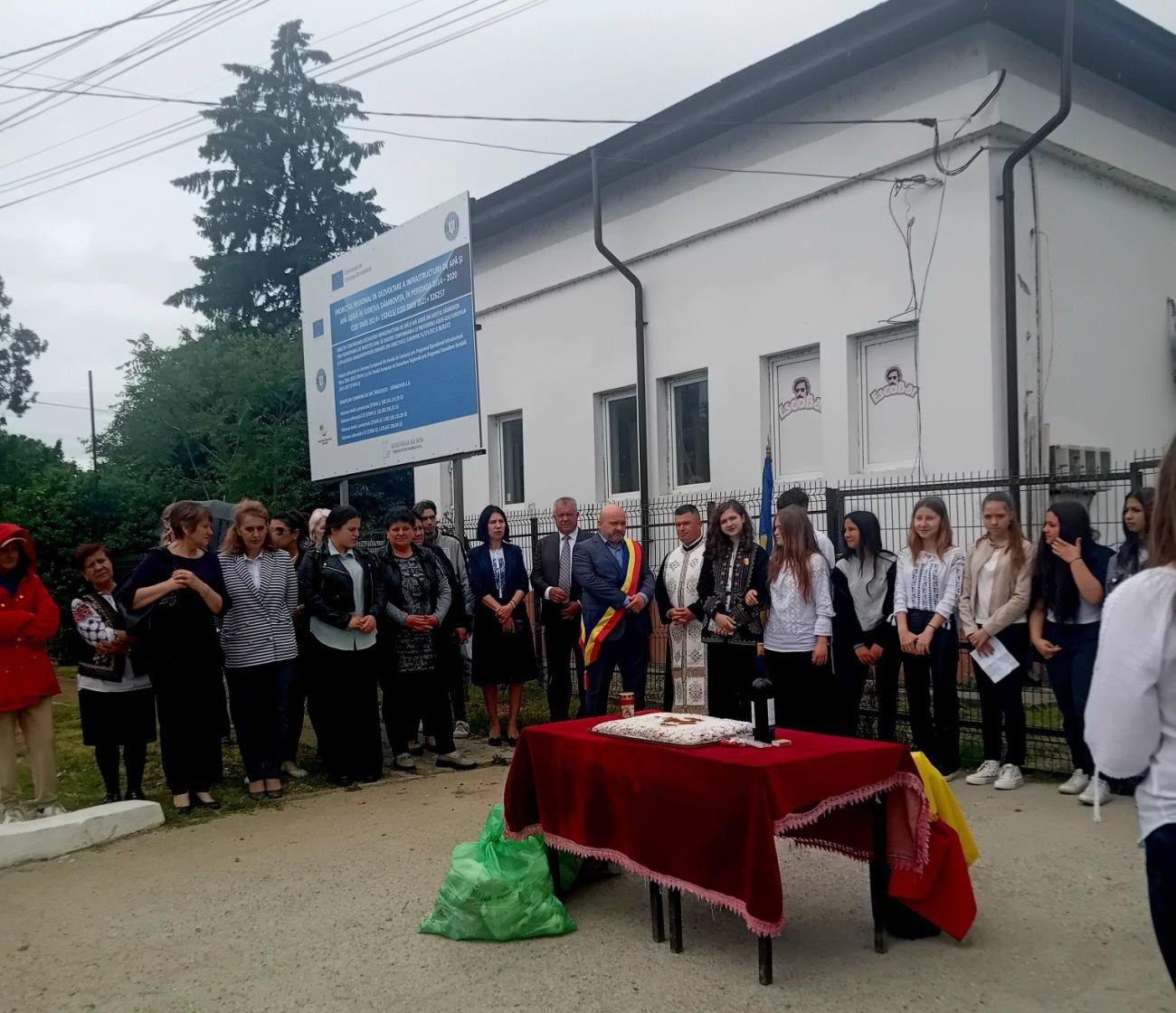 You are currently viewing La Butimanu, Ziua Eroilor și Înălțarea Domnului au adus comunitatea împreună, într-o zi a emoției și a recunoștinței