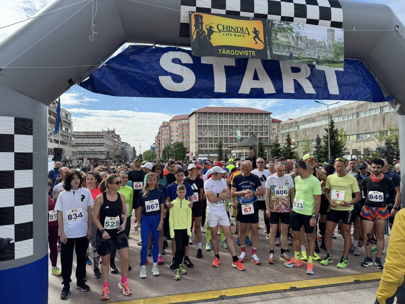 You are currently viewing Peste 300 de alergători au participat, astăzi, la „Chindia City Race”, primul semimaraton organizat la Târgoviște