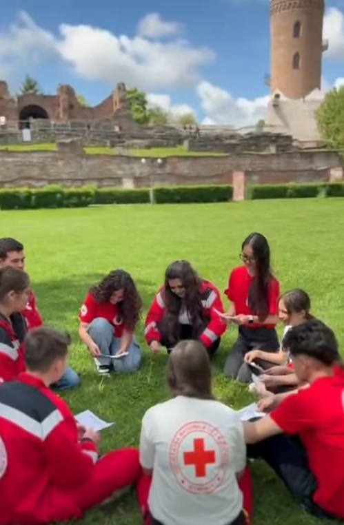 You are currently viewing „Mișcare prin istorie”, activitate organizată de Crucea Roșie Dâmbovița în Parcul Chindia