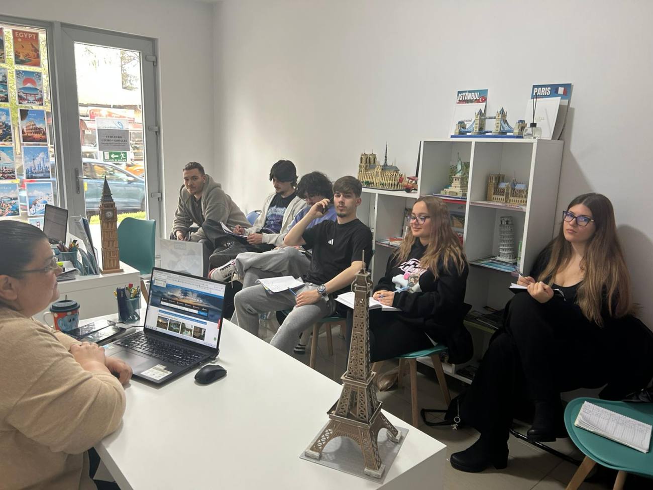 You are currently viewing Experiență practică în turism, pentru Elevii Colegiului Economic „Ion Ghica” din Târgoviște