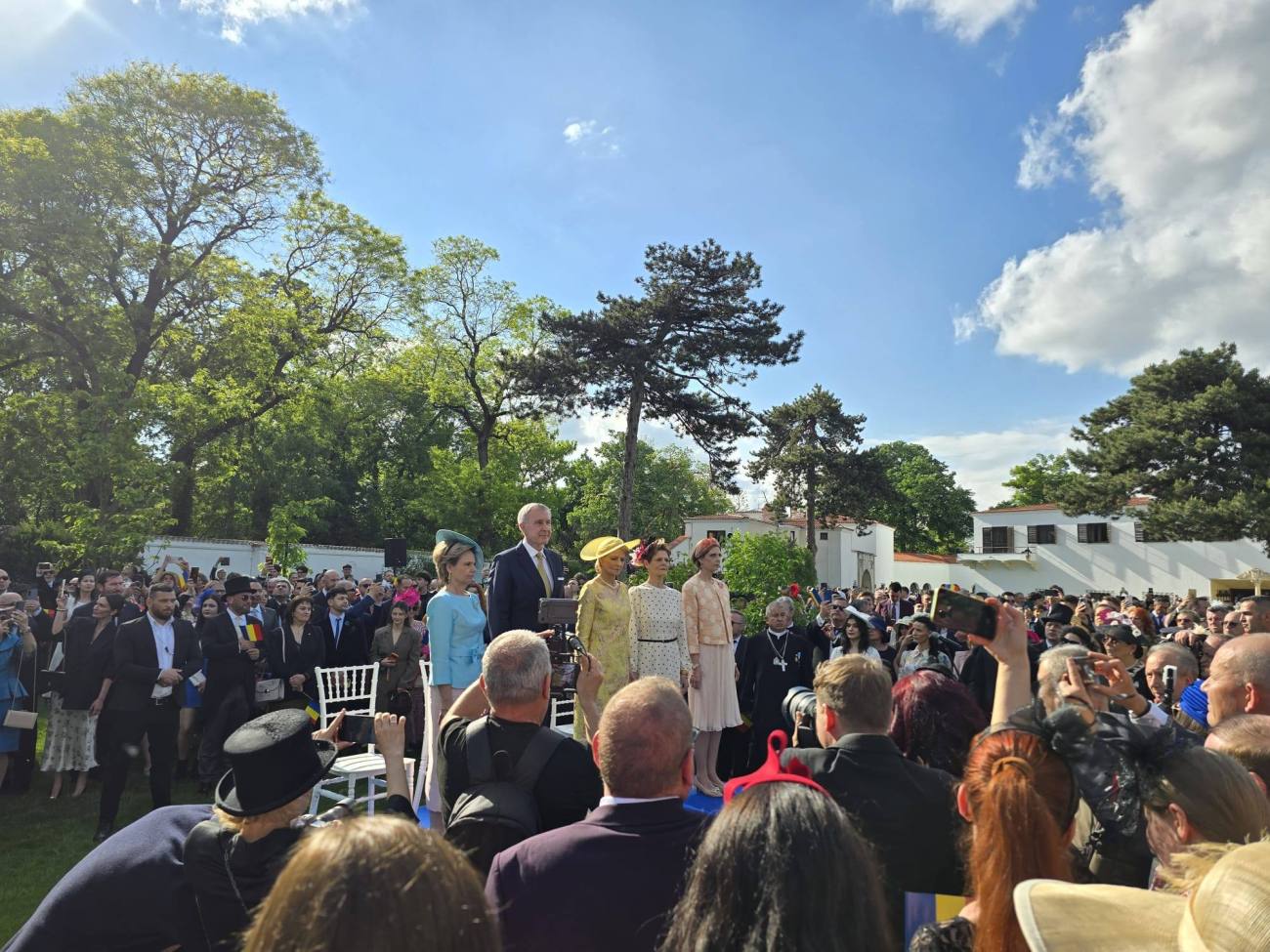 You are currently viewing Reprezentanții UVT, prezenți la aniversarea a 160 de ani de la fondarea Casei Regale a României: Un eveniment al eleganței și al continuității