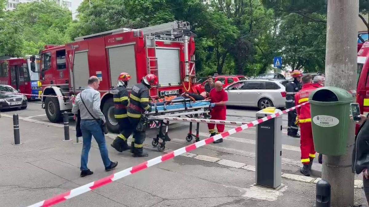 You are currently viewing Șapte oameni au căzut în gol cu un lift în Palatul CFR din București, clădirea în care funcționează Ministerul Transporturilor