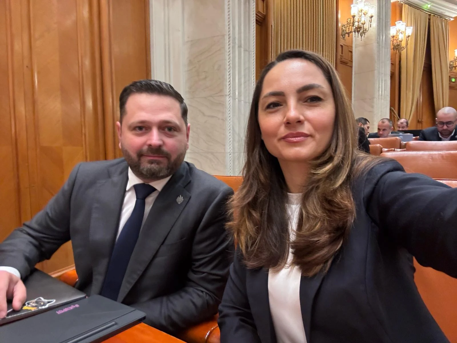 You are currently viewing Grupul parlamentar POT își schimbă numele în „Uniți pentru România”