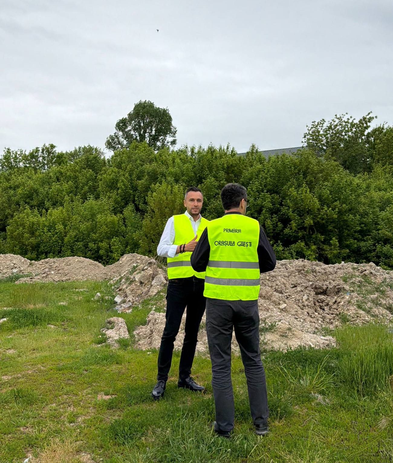 You are currently viewing Depozite de deșeuri descoperite în Găești. Primăria a dat termen de 30 de zile pentru ecologizare
