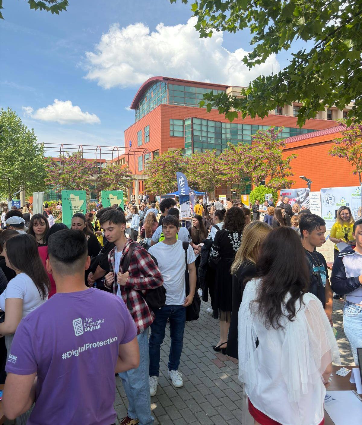 You are currently viewing Tineri și angajatori, față în față la târgul de joburi organizat, astăzi, în campusul UVT din Târgoviște