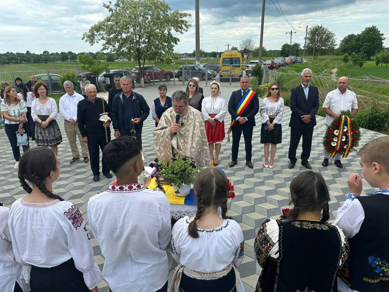 You are currently viewing Momente de emoție și recunoștință la Lucieni, de Înălțarea Domnului și Ziua Eroilor
