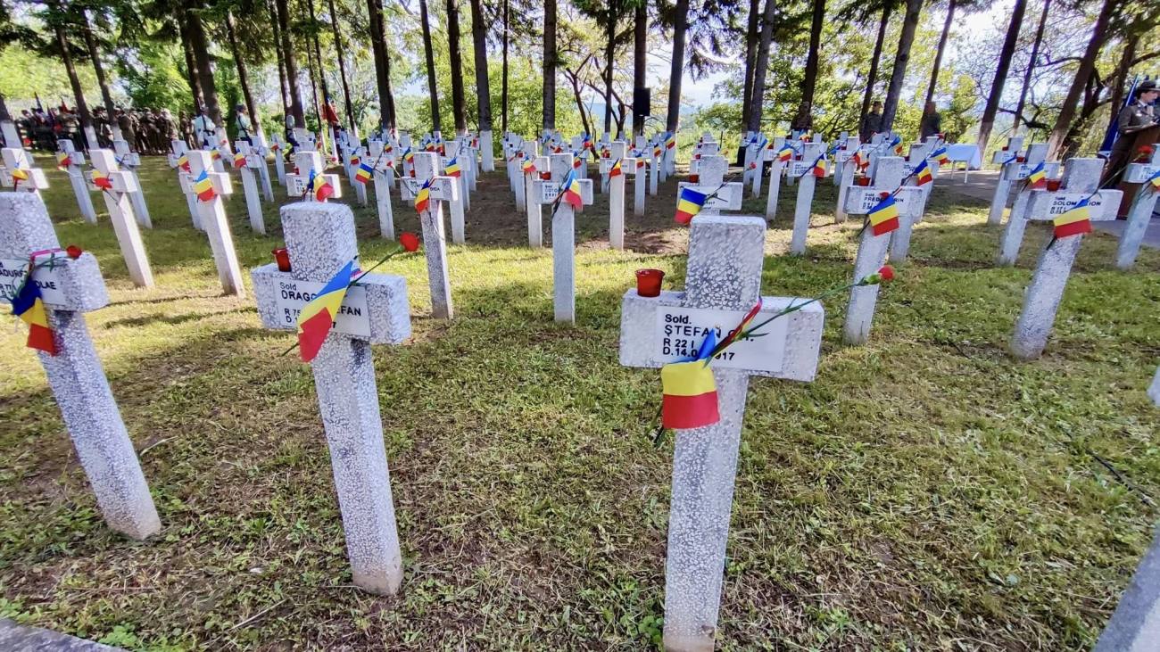 You are currently viewing Ziua Eroilor, marcată astăzi, la Târgoviște, prin ceremonii militare și religioase dedicate memoriei celor căzuți pentru România
