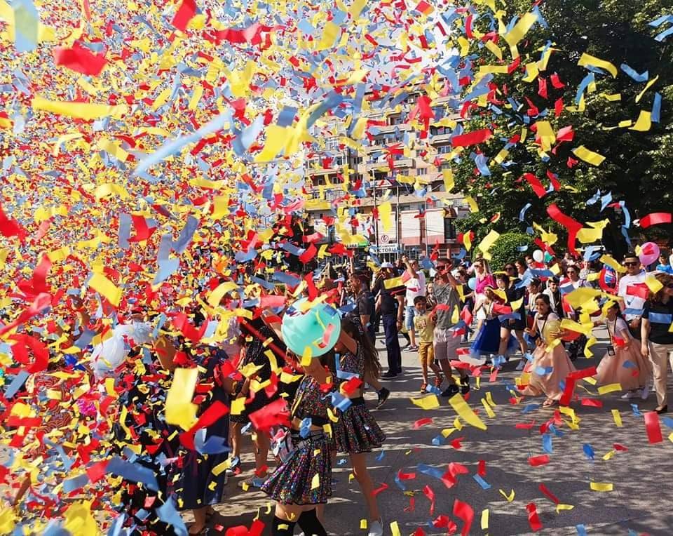 You are currently viewing Peste 1.500 de copii s-au înscris la „Parada Copiilor”, evenimentul pregătit de Primăria Târgoviște de Ziua Copilului