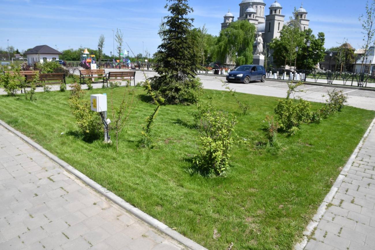 You are currently viewing Parcul din fața Primăriei Răcari se transformă