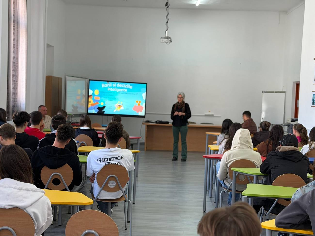 You are currently viewing Workshop despre educație financiară, susținut de Rotary Club, la Colegiul „Constantin Carabella”