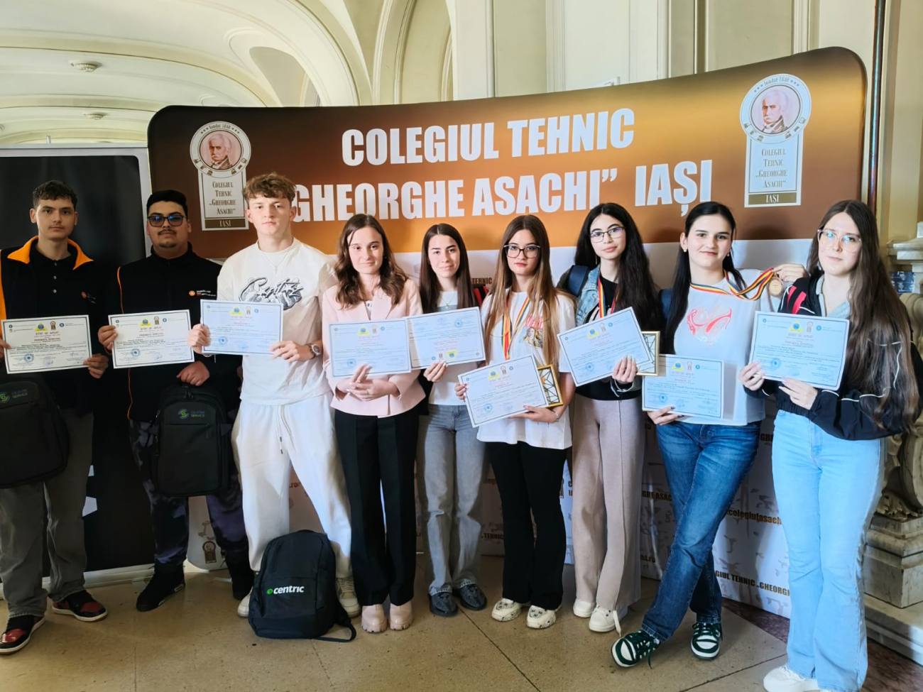 You are currently viewing Elevi dâmbovițeni, premiați la etapa națională a concursului „ȘTIU ȘI APLIC”