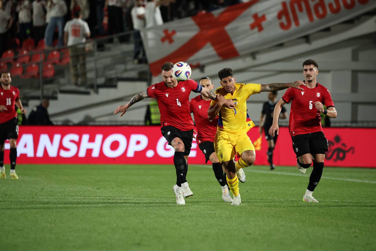You are currently viewing Gheorghe Hagi, debut cu remiză la revenirea pe banca tehnică a României! „Tricolorii” au salvat remiza după o gafă uriașă la Tbilisi