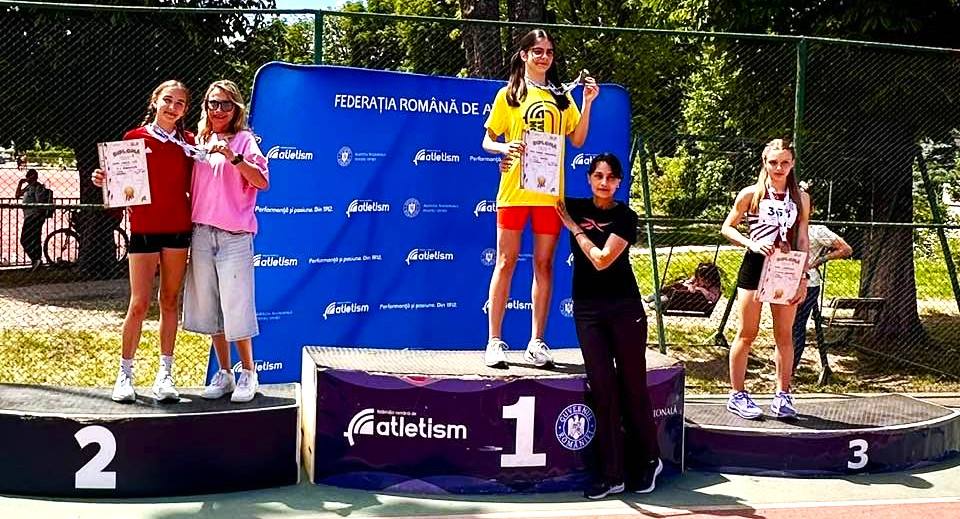 You are currently viewing Atleta dâmbovițeană Sonia Ilie, de două ori pe podium la Campionatele Naționale U13 și U14! A devenit dublă vicecampioană a României